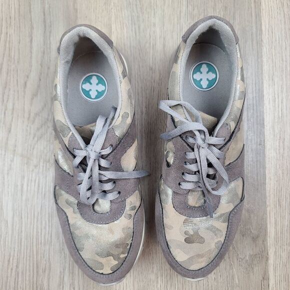 Charleston Shoe Company Chewie Sneakers in camo size 8 - Picture 2 of 9